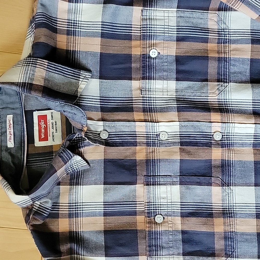 Wrangler plaid shirt medium